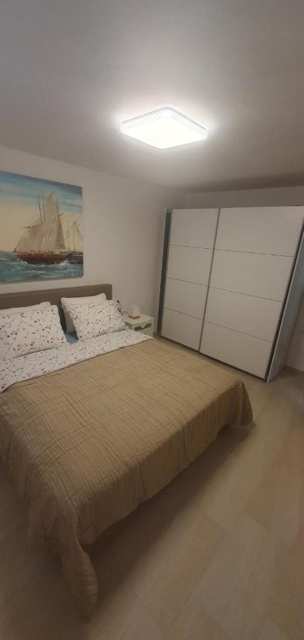 Ferienwohnung Hause Lupic Rab Town Exterior foto